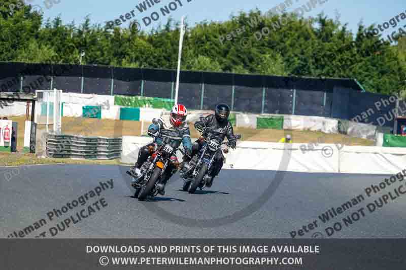 Vintage motorcycle club;eventdigitalimages;mallory park;mallory park trackday photographs;no limits trackdays;peter wileman photography;trackday digital images;trackday photos;vmcc festival 1000 bikes photographs